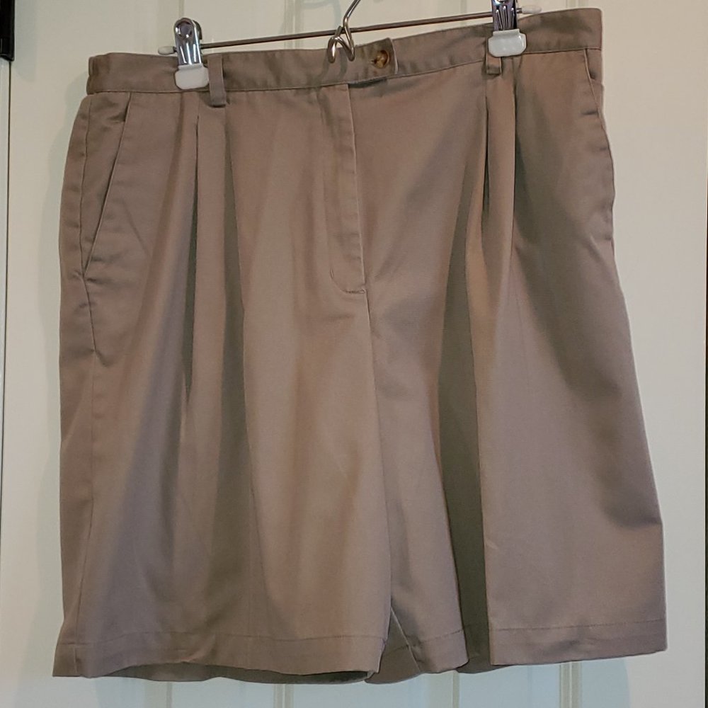 Khaki Karen Scott Sport Pleated Shorts